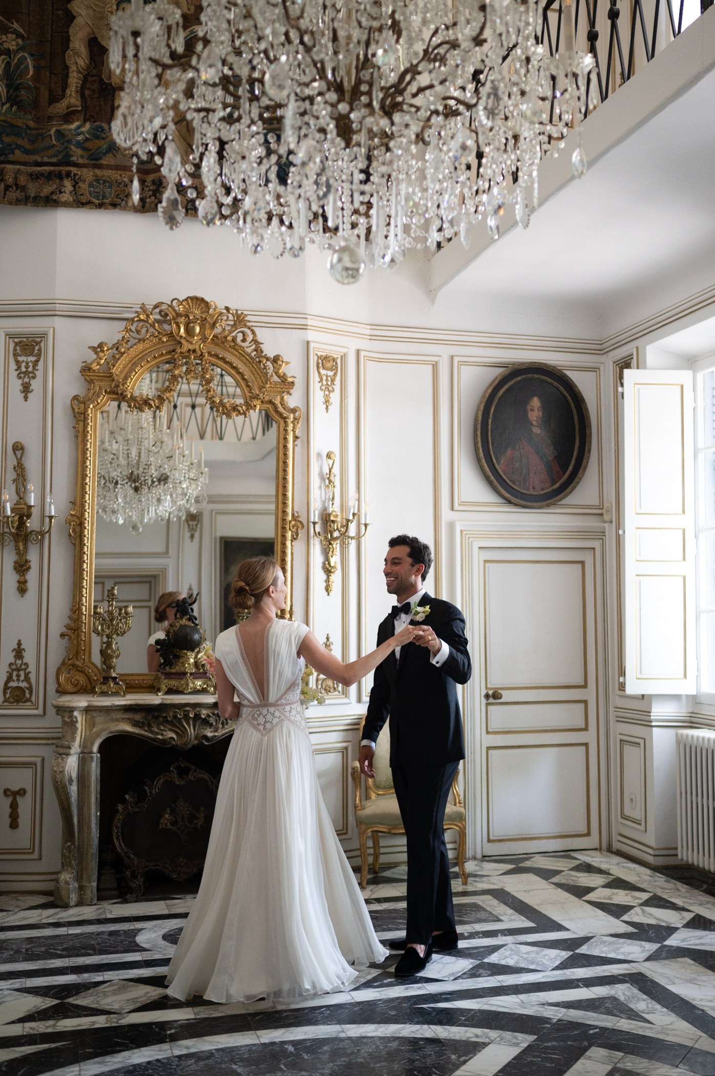 18 / Staircase Wedding Portrait — Before editing