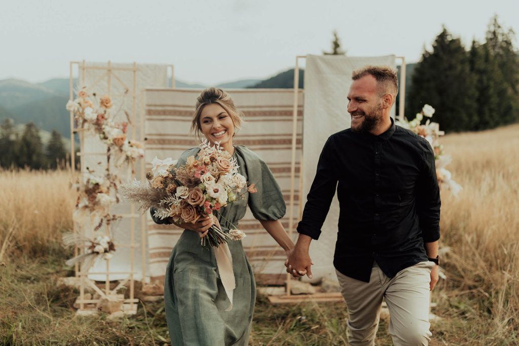 intimate and discreet wedding ceremony in nature. wedding adapte